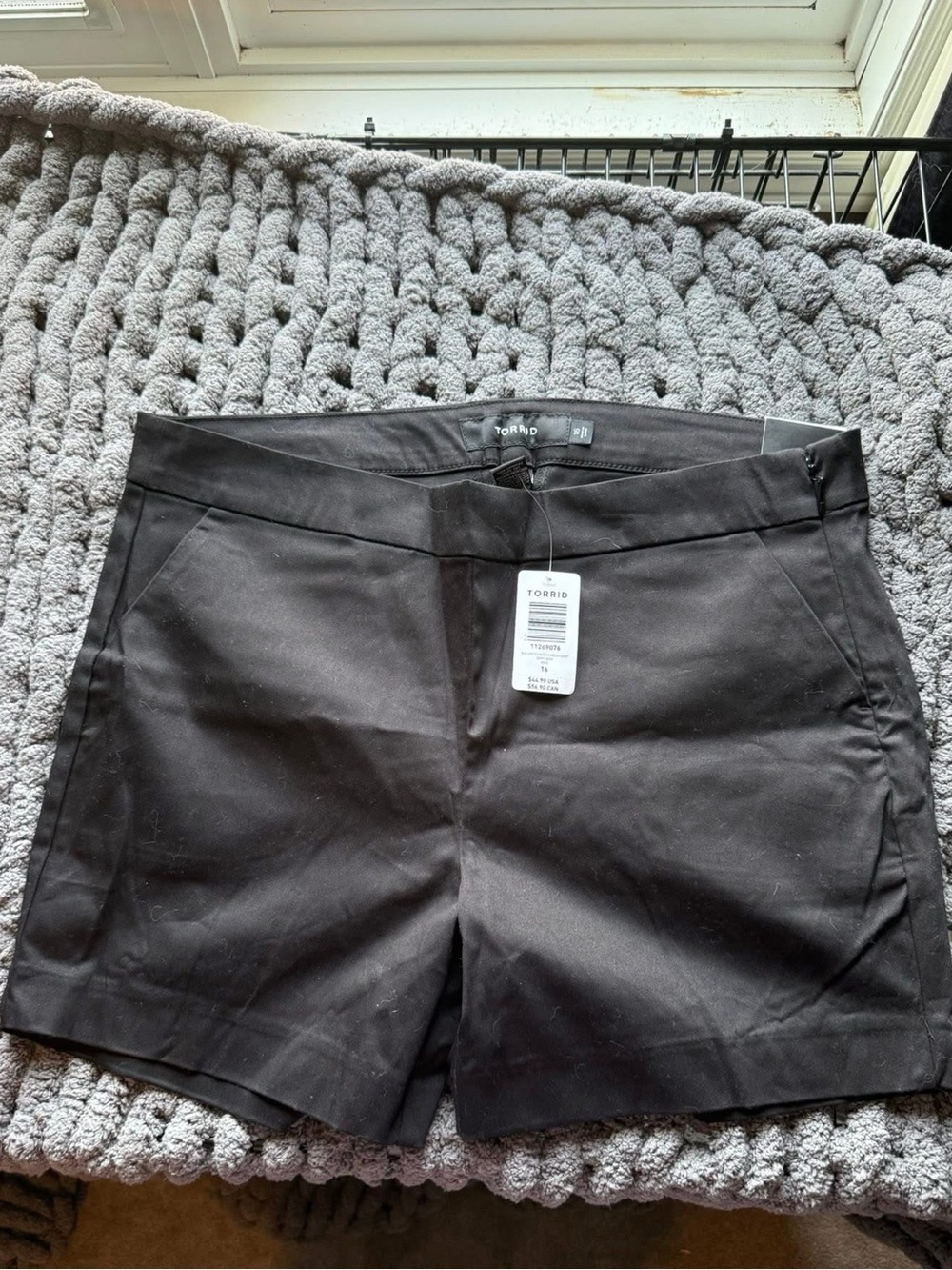 Torrid Black Trouser Shorts – Size 16 – NWT